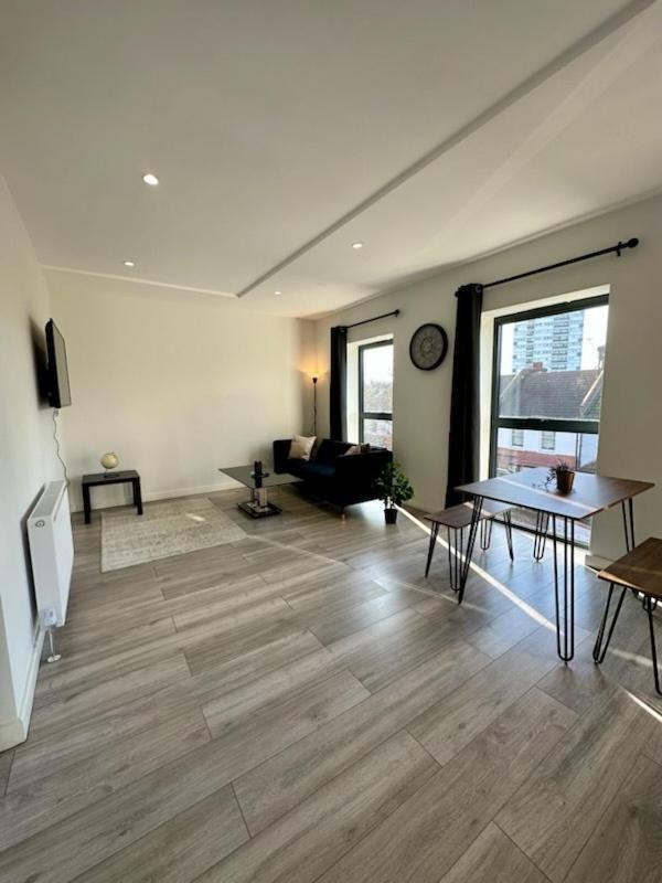 Stratford Apartment With Balcony Londra Esterno foto