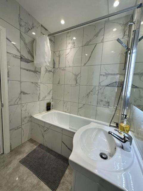 Stratford Apartment With Balcony Londra Esterno foto