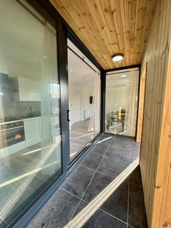 Stratford Apartment With Balcony Londra Esterno foto